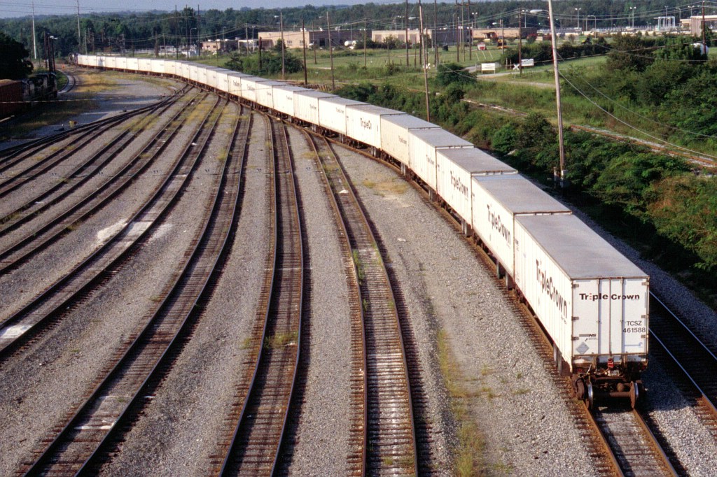 NS 251 roadrailer in one frame